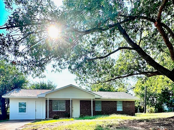1215 Indiana St, Graham, TX 76450