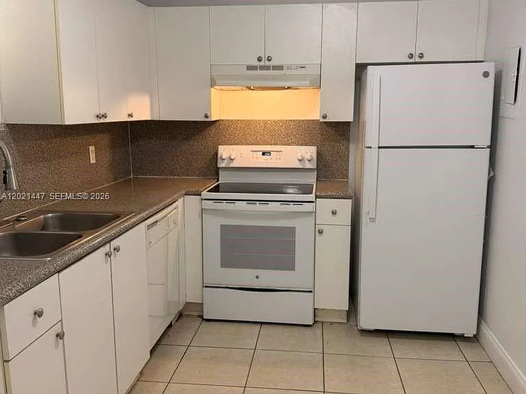 4235 N University Dr #106 — Photo 2
