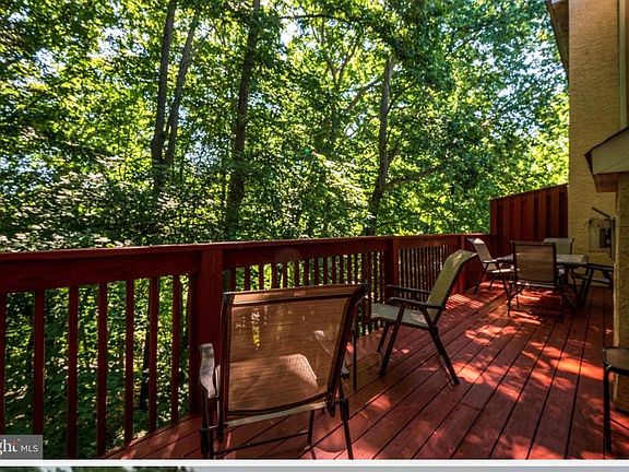 2nd image of 209 Thomas Ln S