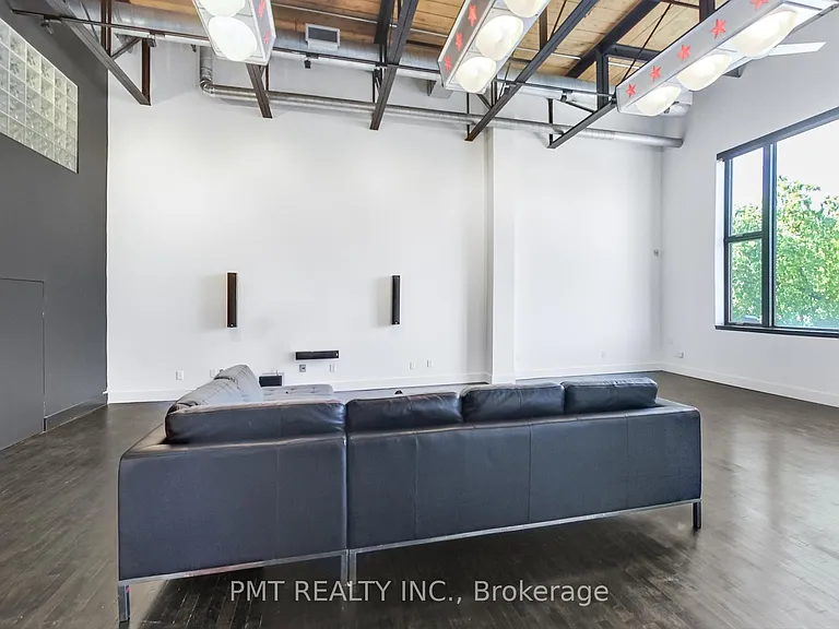 676 Richmond St W #210 — Photo 3
