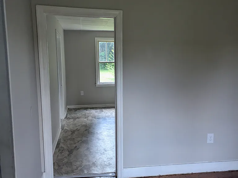 1920 Thomas Ln — Photo 5