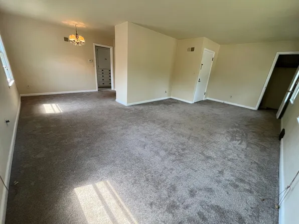 429 1/2 E 26th St, Sioux Falls, SD 57105
