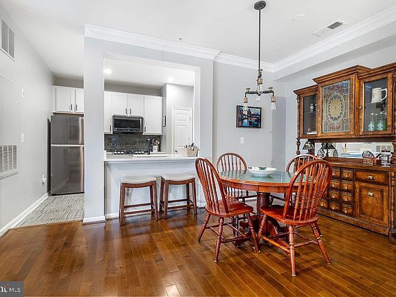 3rd image of 4862 Eisenhower Ave Unit 367