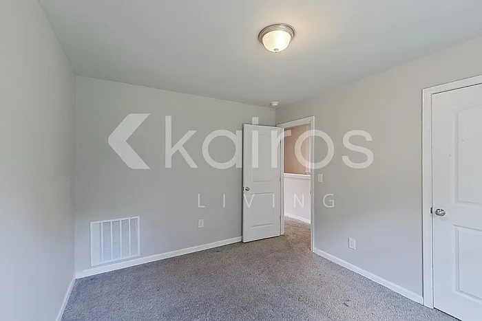 207 Hawthorn Trl — Photo 22