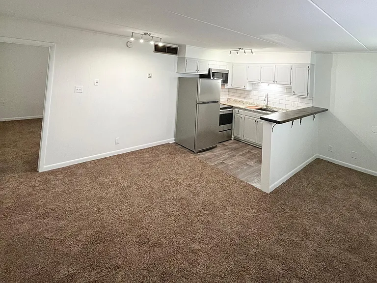 340 Sanderson St — Photo 6