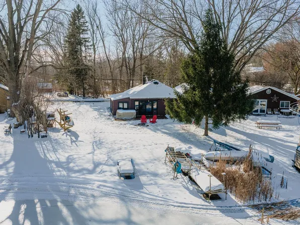 5040 Lakeview AVENUE, Hubertus, WI 53033
