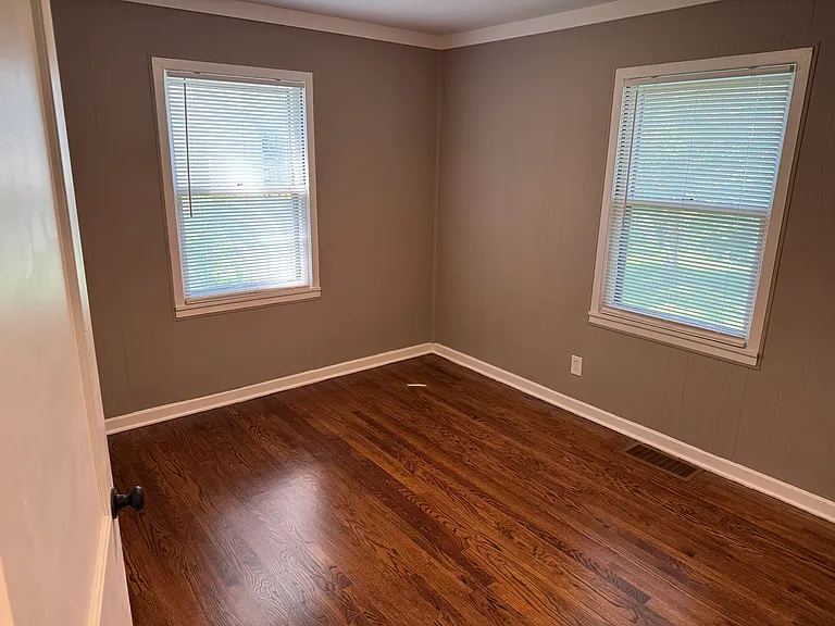 8542 Grandview Ave — Photo 8
