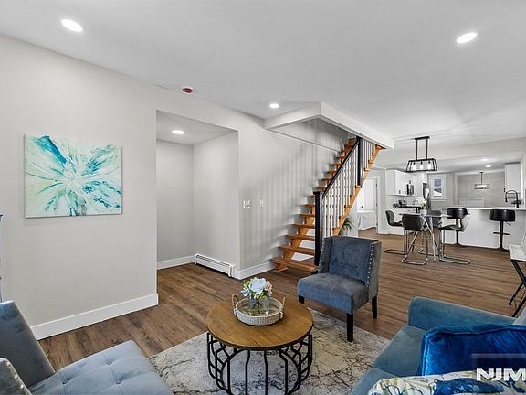 4th image of 128 30th Street