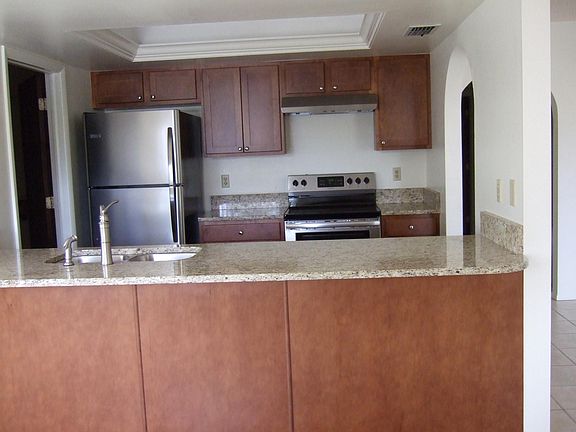 2nd image of 122 NE 16th Pl APT 1