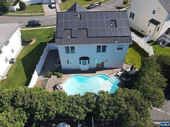 4th image of 6 Lamring Dr