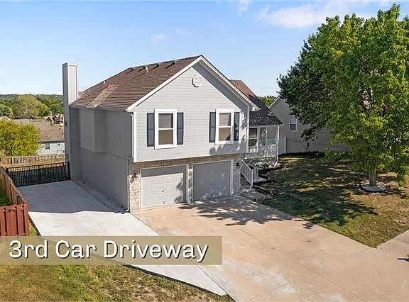 2nd image of 711 SW Shorthorn Dr