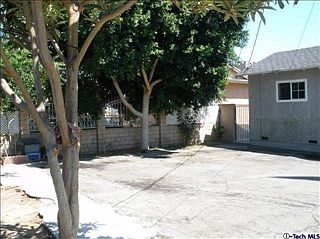 4th image of 15350 Saticoy St