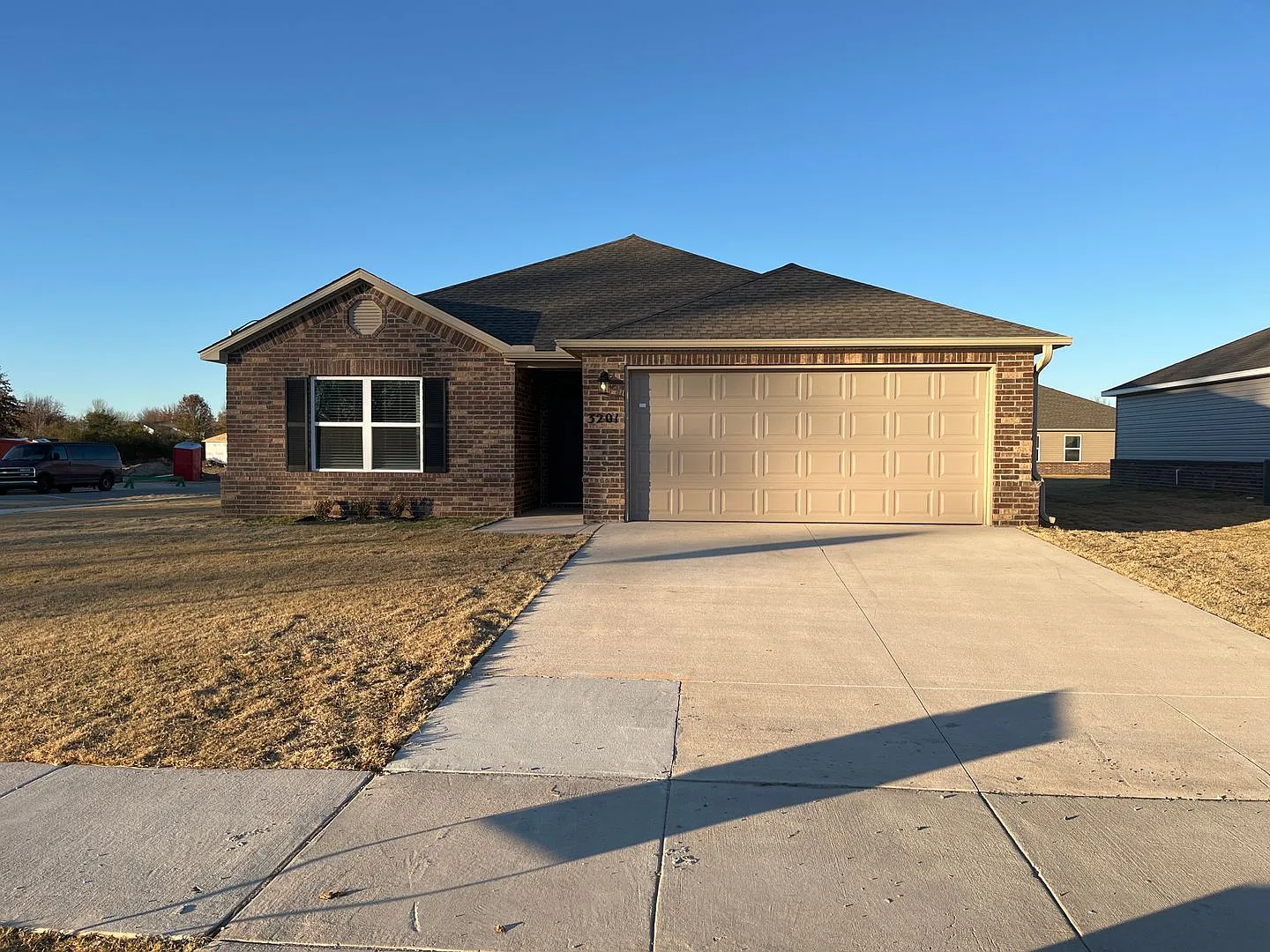 Beautiful 3 Bed, 2 Bath Home in Somerset Pre-Leasing Now! — Photo 2