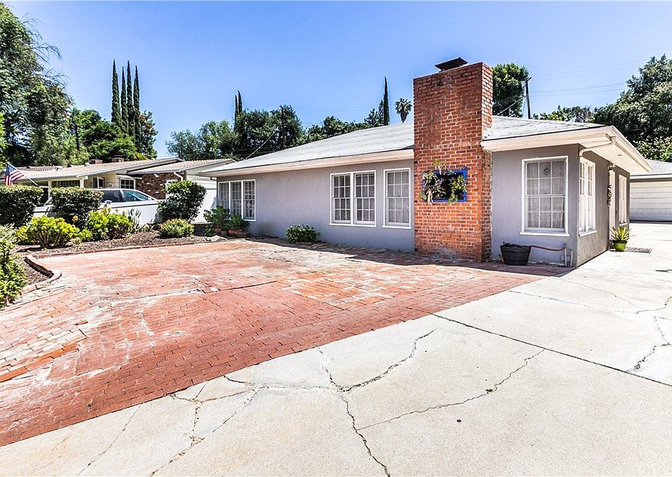 1st image of 22054 Independencia St