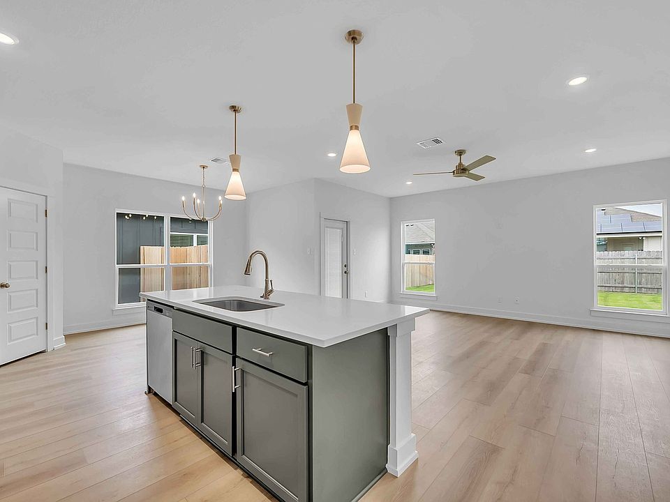 2nd image of 2218 Healy Dr
