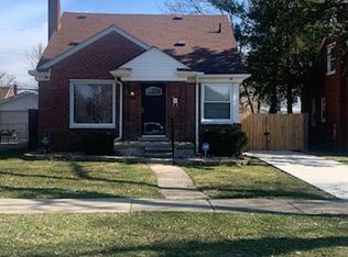 21711 Bournemouth St, Harper Woods, MI 48225