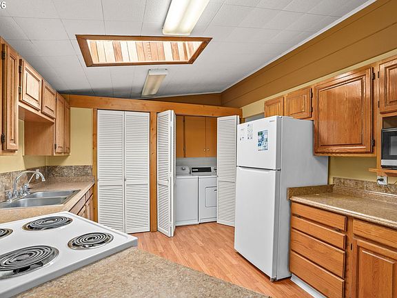 5th image of 82481 Greenwood St
