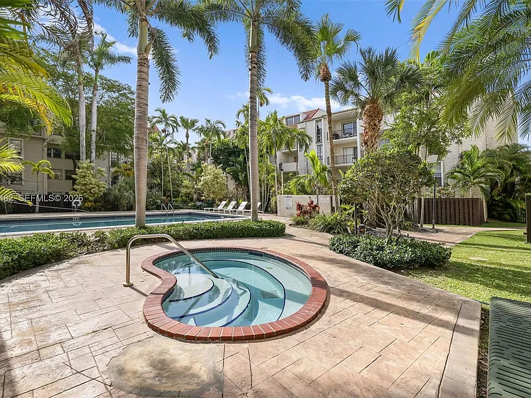 6886 N Kendall Dr #D202 — Photo 26