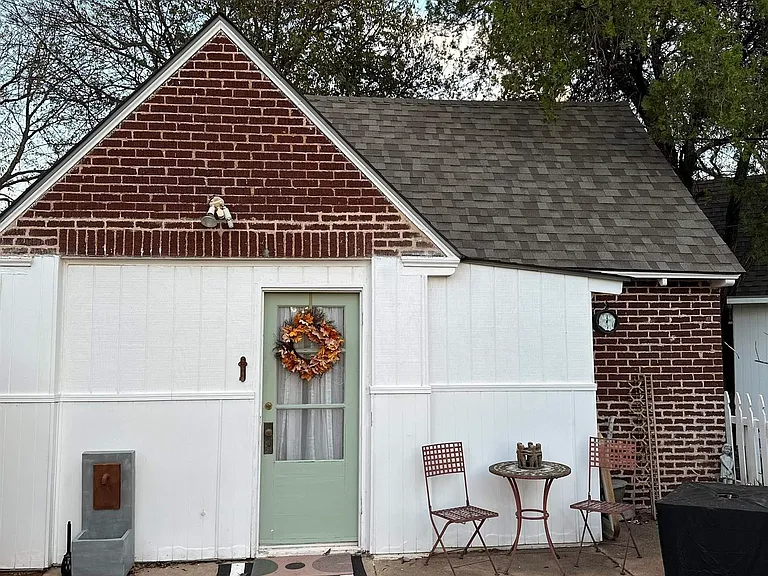 303 Morningside Dr — Photo 1