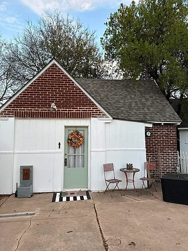 303 Morningside Dr Photo 1