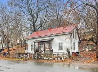 71 1st St, Castleton, NY 12033