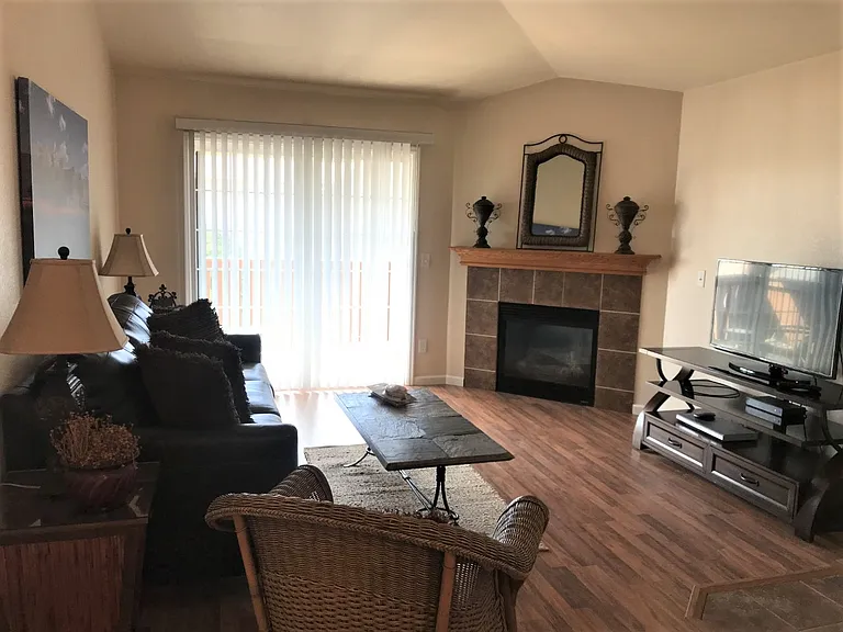 138 Beacon Way #1G — Photo 2