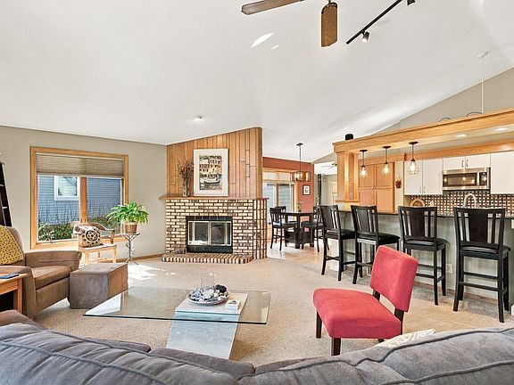 2nd image of 10 Apple Hill Cir