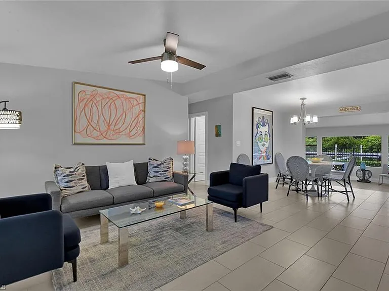 2048 Harbor Ln — Photo 1