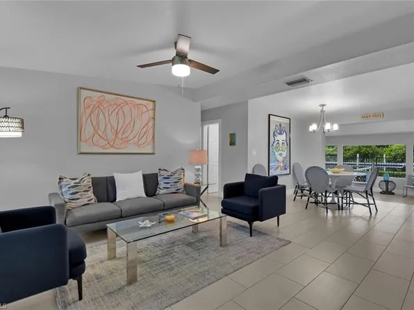 2048 Harbor Ln, Naples, FL 34104