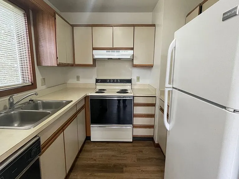 211 Tanglewood Dr #C — Photo 8