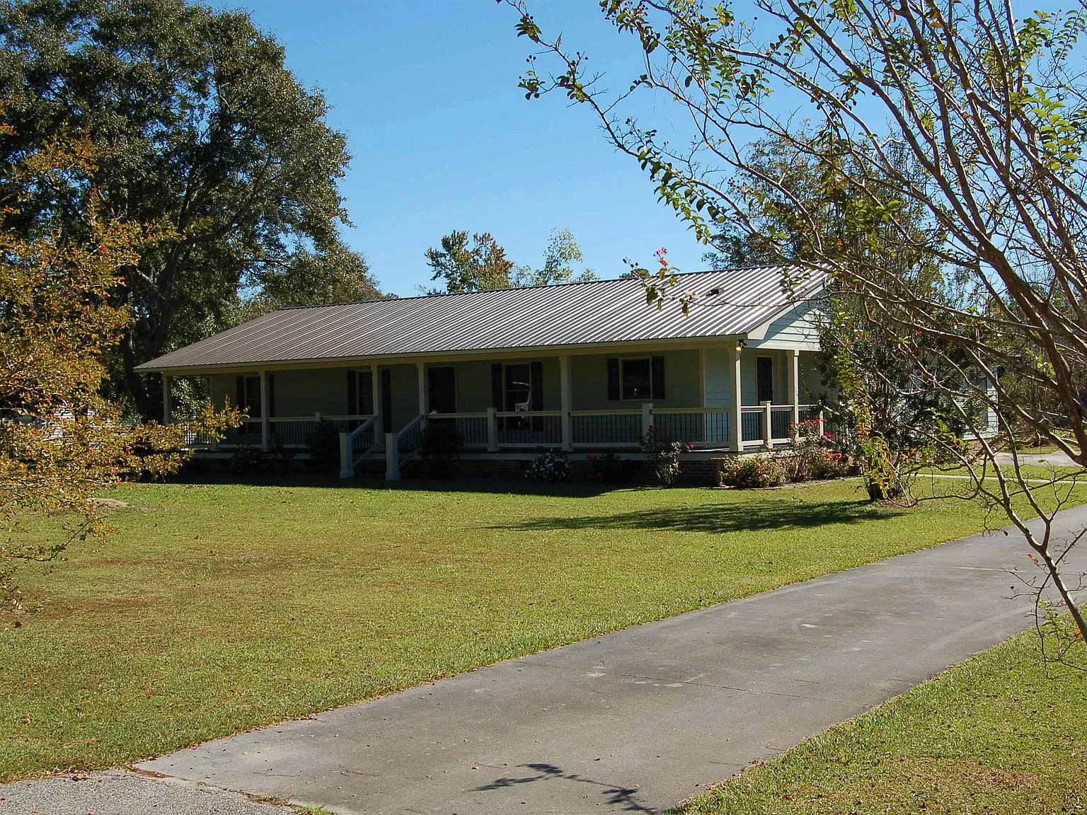4 bed, 2.0 bath, 2020 sqft, $2,250 — Photo 2