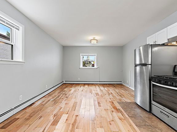 3rd image of 224 Macarthur Ave