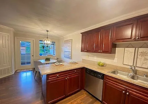 2 bed, 1093 sqft, $3,250 — Photo 4