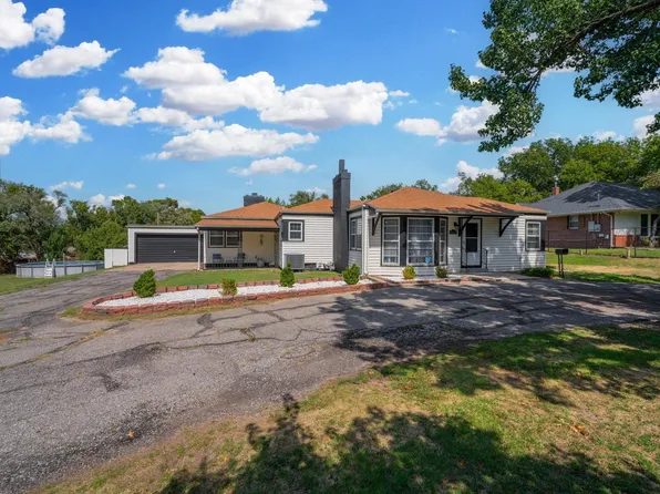 3412 E Elmwood Dr, Wichita, KS 67218
