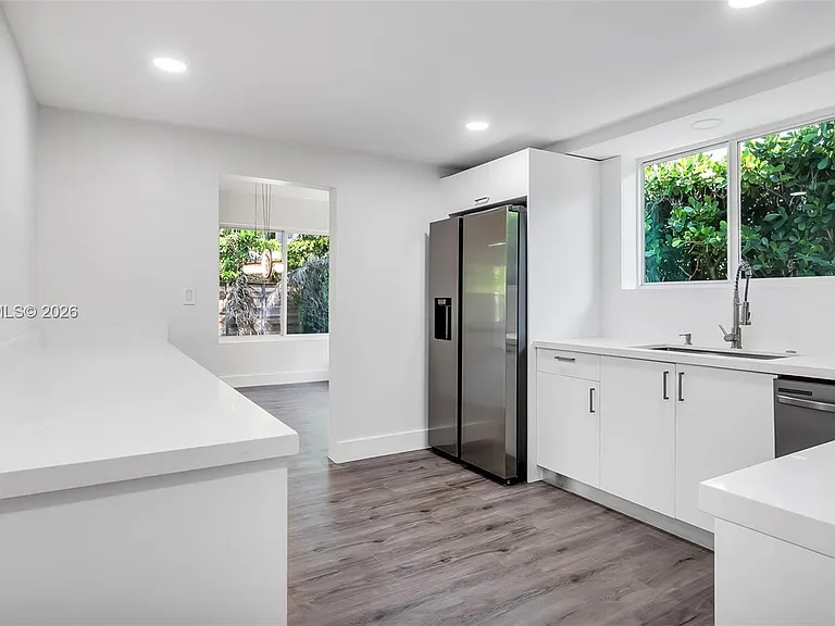 1500 NE 13th Pl — Photo 5