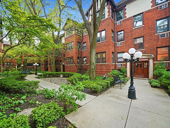 4th image of 825 Lake St APT 3S