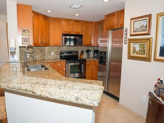 3rd image of 20 Calabria Ave APT 200