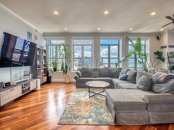 3rd image of 1717 S Prairie Ave APT 2301