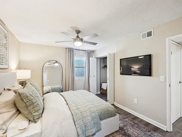 Cypress Pointe — Photo 53