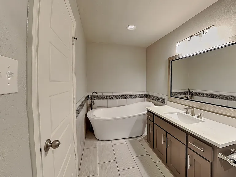 2828 Livingston Ave — Photo 9