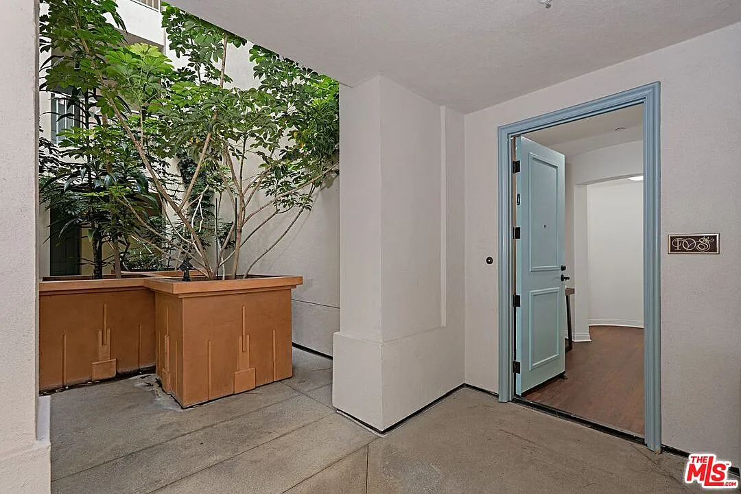 5625 Crescent Park W — Photo 3
