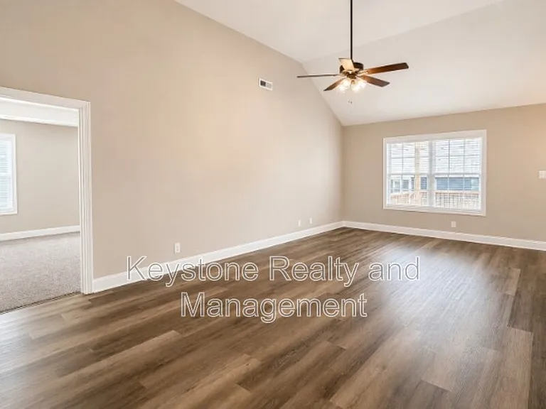 1073 Dublin Dr — Photo 3