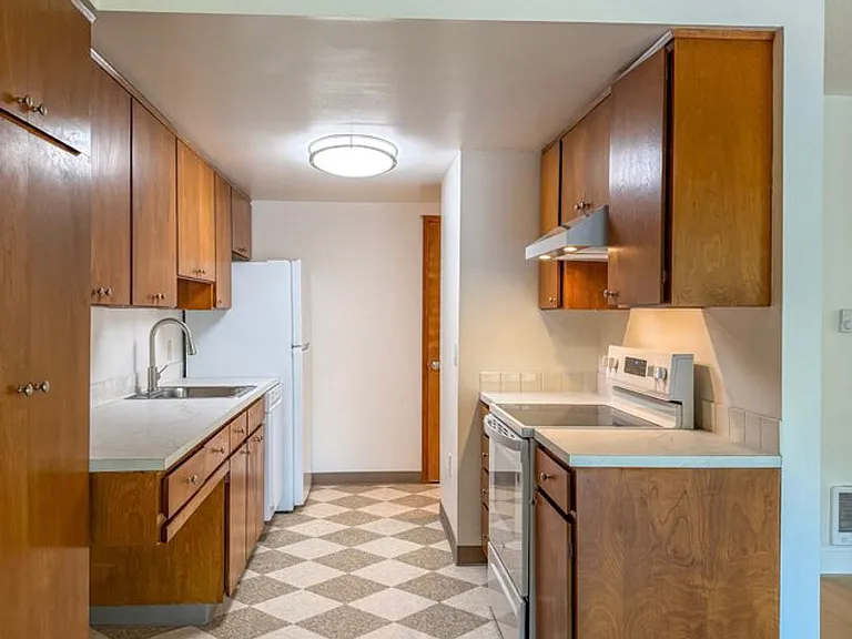 Kingcity Apartments — Photo 112