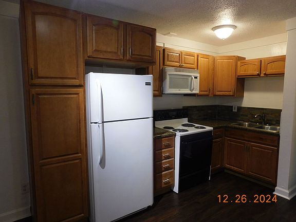 3rd image of 936 E Giddens Ave APT 3