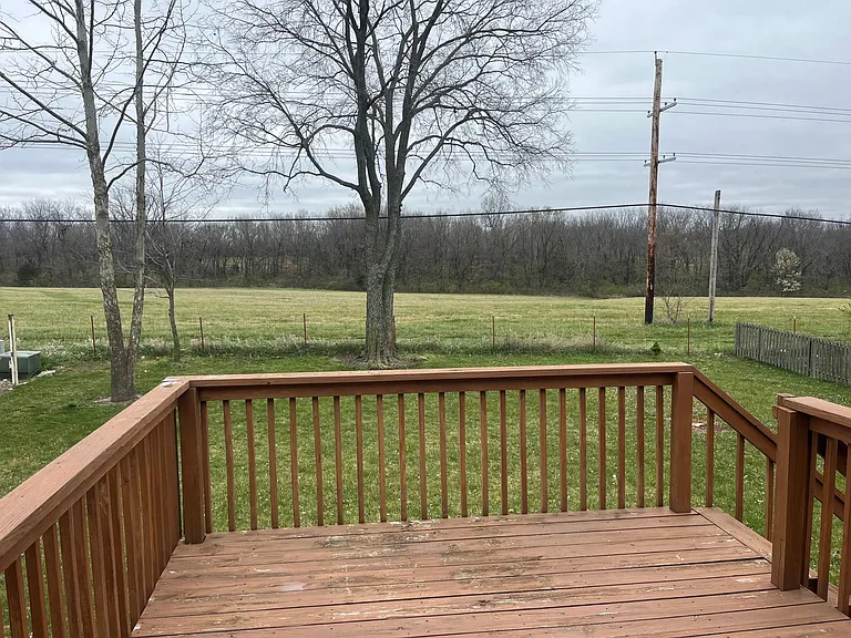 1407 Spruce Dr — Photo 2