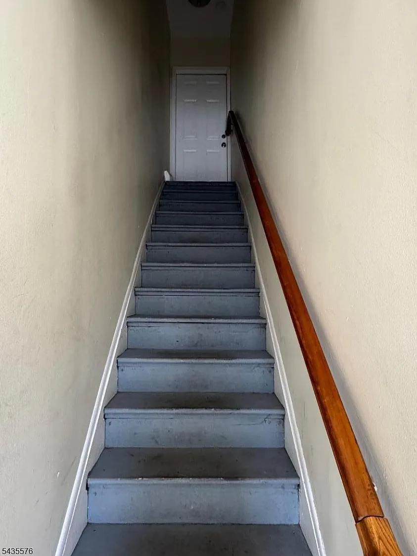 2 bed, 1.0 bath, $1,900 — Photo 2