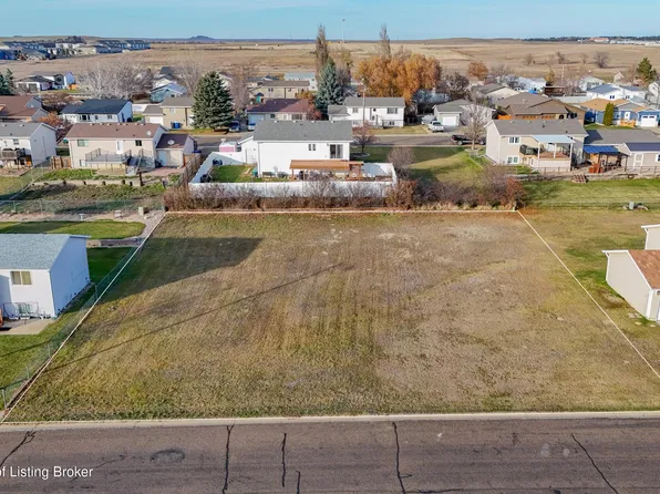 860 27th St W, Dickinson, ND 58601