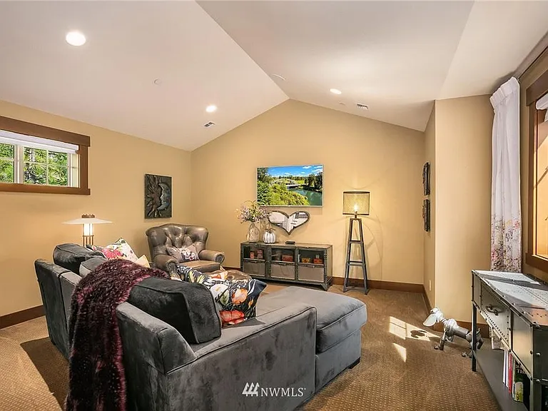230 Equinox Dr — Photo 17