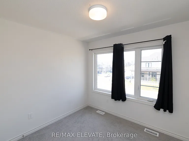 484 Trevor St — Photo 13