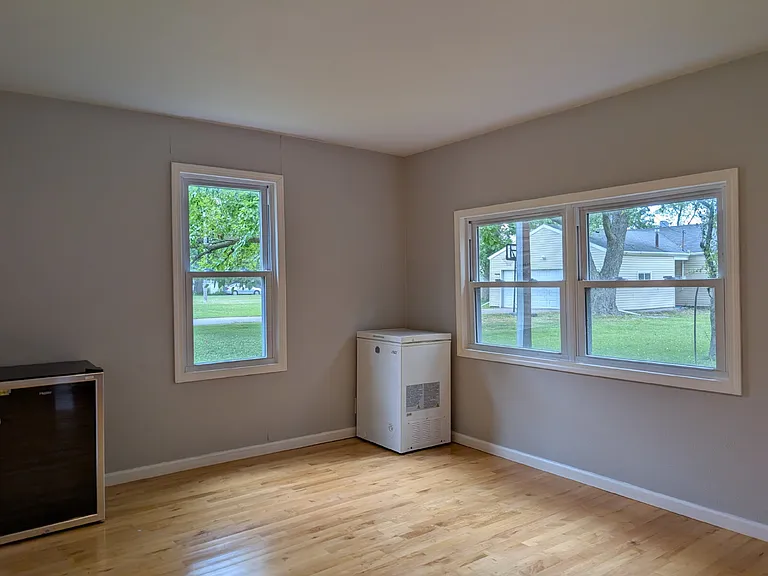 1575 W Butte Des Morts Beach Rd — Photo 15